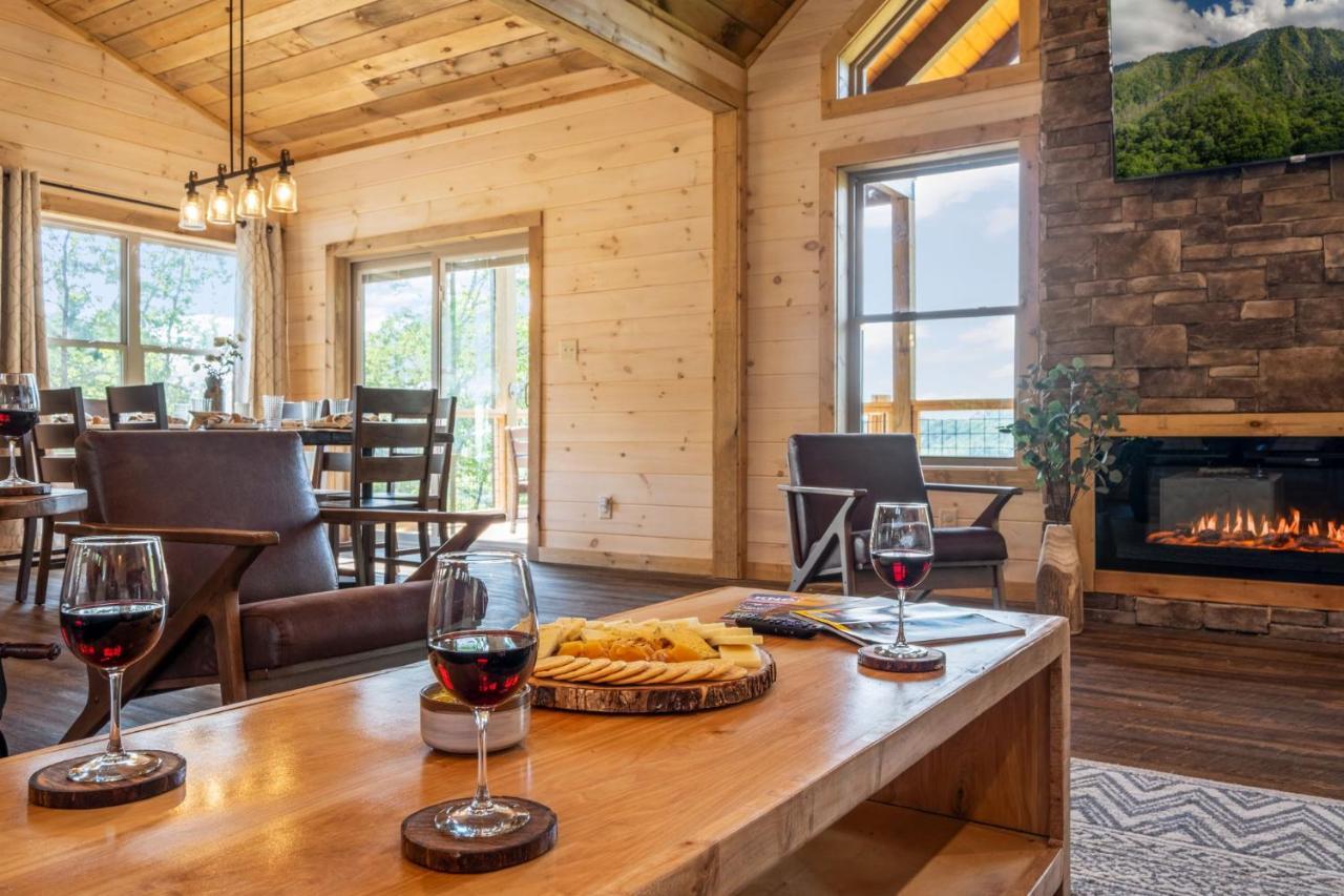 New / 3 King Suites / Sleeps12 / View / 5 Mi To Pf / Hot Tub Sevierville Exterior foto
